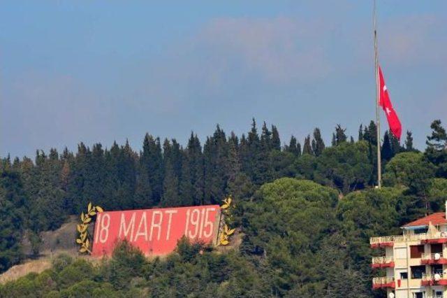 Çanakkale de Bayraklar Yarıya Indi 2