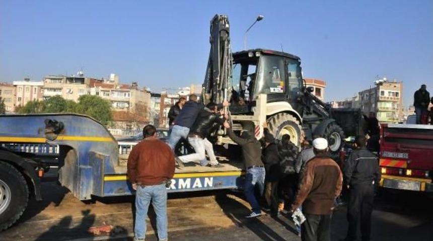 Otomobilin &Ccedil;arptığı Kep&ccedil;e Devrildi, 5 Yaralı