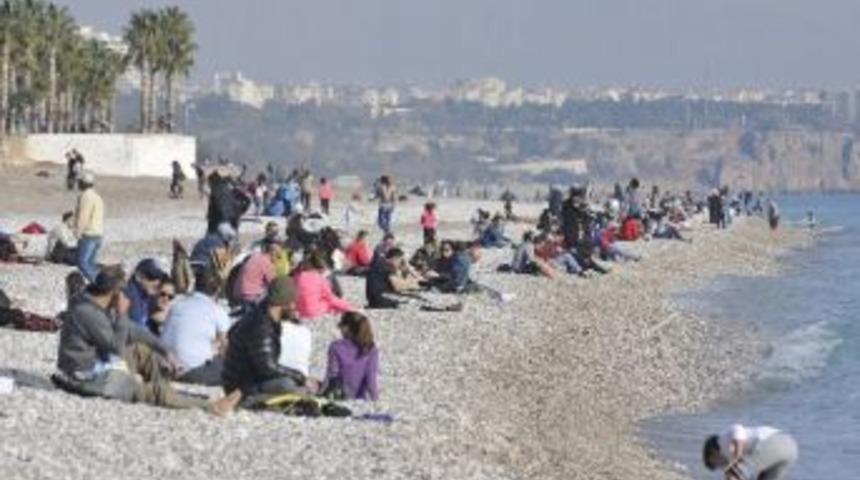 Antalya&rsquo;da Kışa Meydan Okuyor