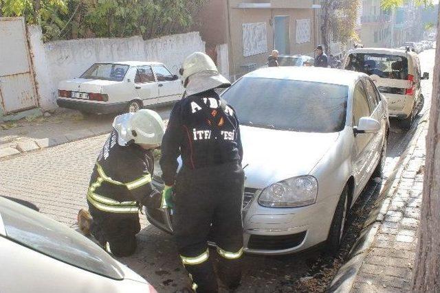 Bir Anda Tütmeye Başlayan Araç Paniğe Neden Oldu