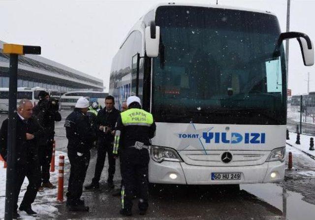 Sivas ta Yolcu Otobüslerine Kış Lastiği Denetimi 2