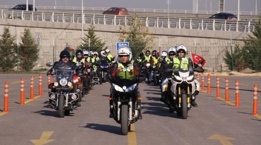 Onlarca Motorcu Şehitlere Saygı İ&ccedil;in Toplandı