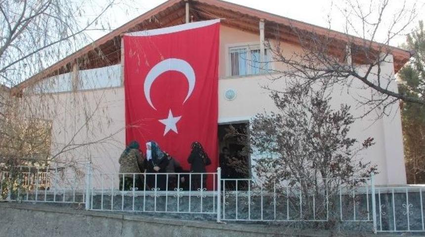 Şehit Polis Memuru Sarıkaya’nın Baba Ocağına Acı Haber Ulaştı