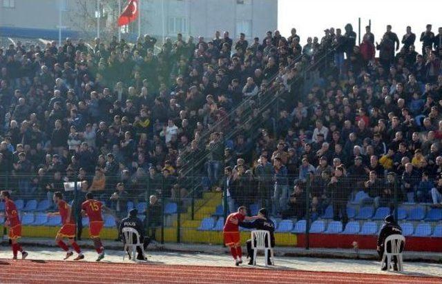 Gol Atınca Sevinçlerini Polislerle Paylaştılar