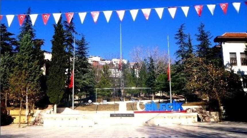 Bilecik&rsquo;te Bayraklar Yarıya İndirildi