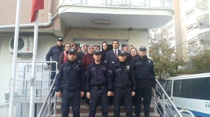Kadınlardan Polisi Yalnız Bırakmadı