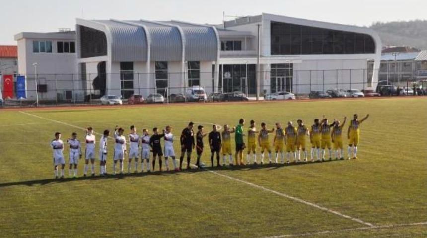 Kırmızı Kartları Protesto Ederek Sahada Oynamadan Durdular