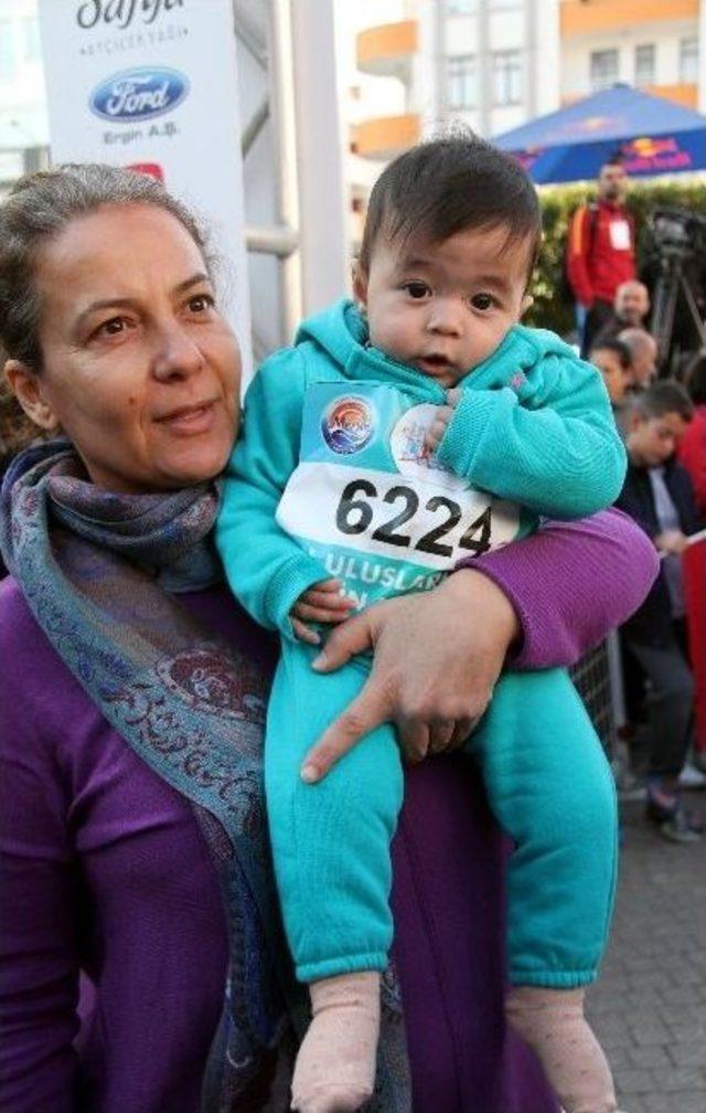 2. Uluslararası Mersin Maratonu’nun En Küçük Yarışmacısı 5,5 Aylık Nida Bebek Oldu