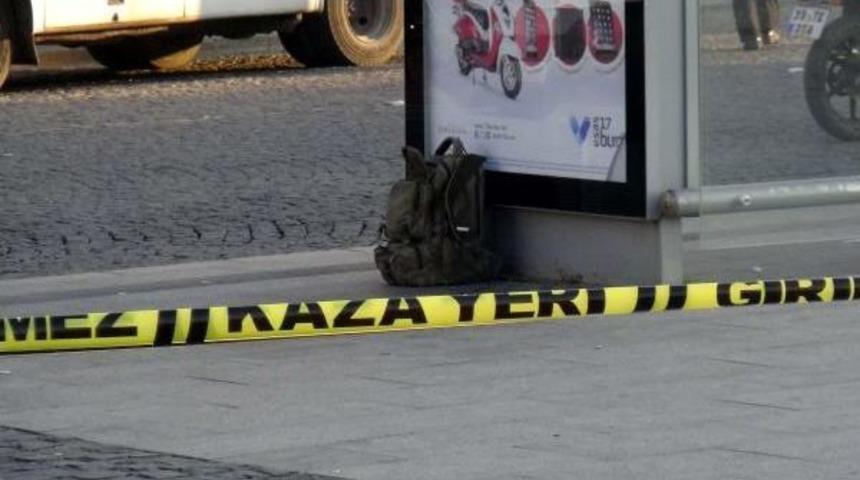&Ccedil;anakkale'de Ş&uuml;pheli &Ccedil;anta Ile Hatıra Fotoğrafı &Ccedil;ektirdiler
