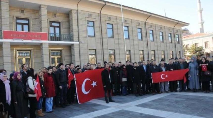 Eskişehir'de, 'reis Yalnız Değilsin' Grubu, Ter&ouml;r&uuml; Protesto Etti