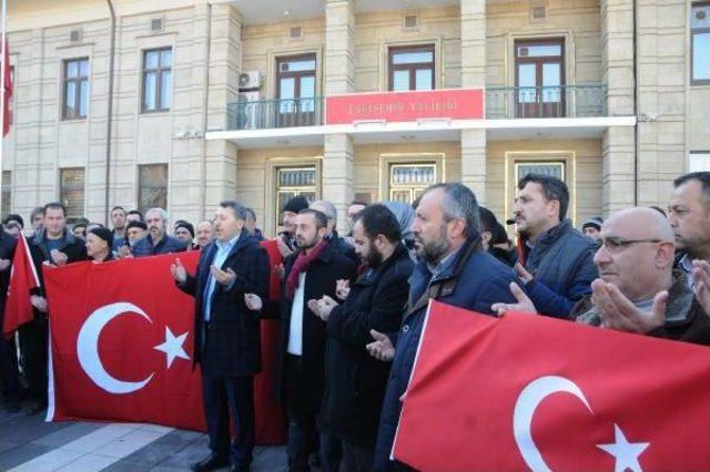 Eskişehir'de, 'reis Yalnız Değilsin' Grubu, Terörü Protesto Etti