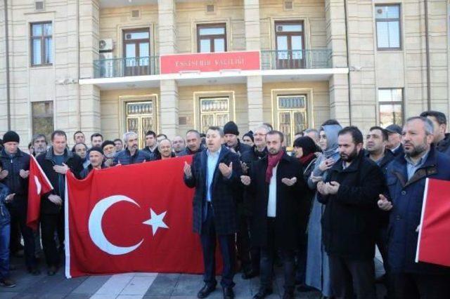 Eskişehir'de, 'reis Yalnız Değilsin' Grubu, Terörü Protesto Etti