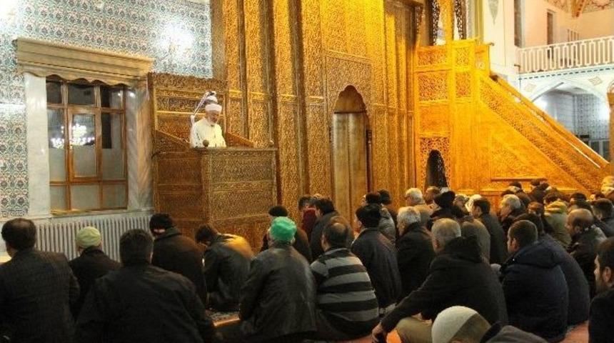 İstanbul Şehitleri İ&ccedil;in Eller Semaya Kalktı