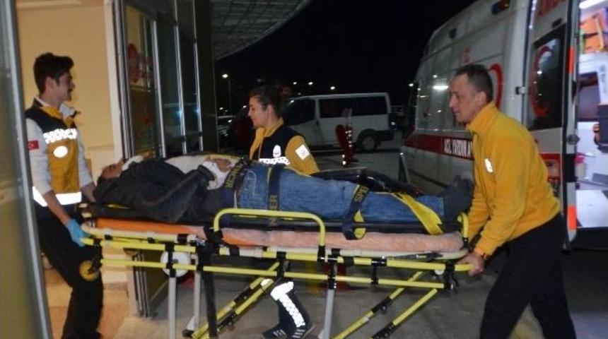 Minib&uuml;s İle Mobilet &Ccedil;arpıştı :1 Yaralı