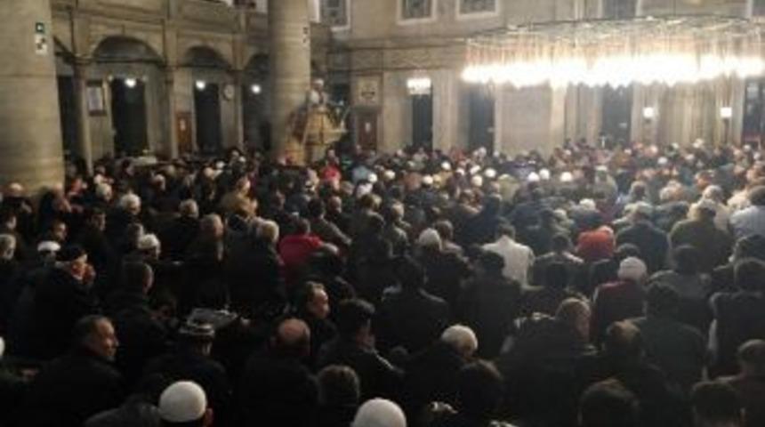 Mevlid Kandili&rsquo;nde, Ey&uuml;p Sultan Doldu Taştı