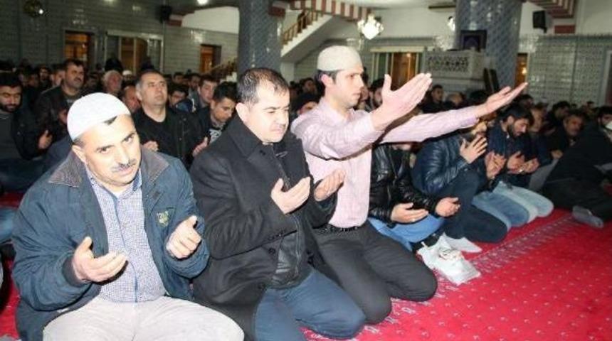 Şanlıurfa'da Camiler Doldu, Taştı