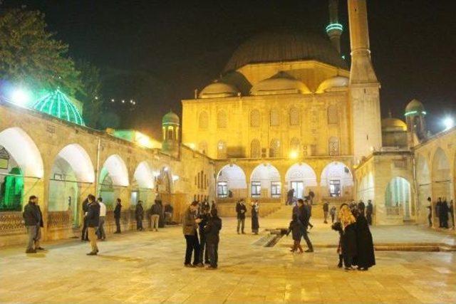 Şanlıurfa'da Camiler Doldu, Taştı