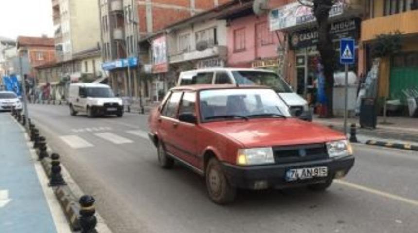 Bartın&rsquo;da Karşıdan Karşıya Ge&ccedil;mek İsteyen 9 Yaşındaki Kıza Otomobil &Ccedil;arptı