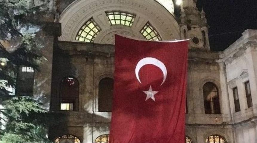 Patlamada Zarar G&ouml;ren Camide Şehitler İ&ccedil;in Dua Edildi