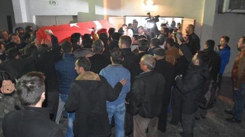 Akhisar'a Şehit Ateşi D&uuml;şt&uuml; (3)