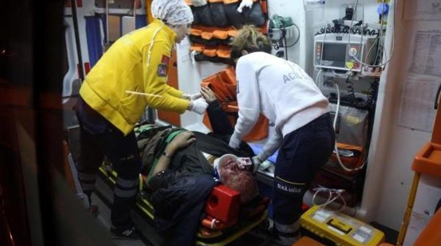 Otomobil, Kanala D&uuml;şt&uuml;: 2 Yaralı