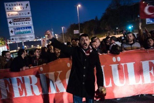 Beşiktaş'da Olay Yerindeki Anmalar Sürüyor