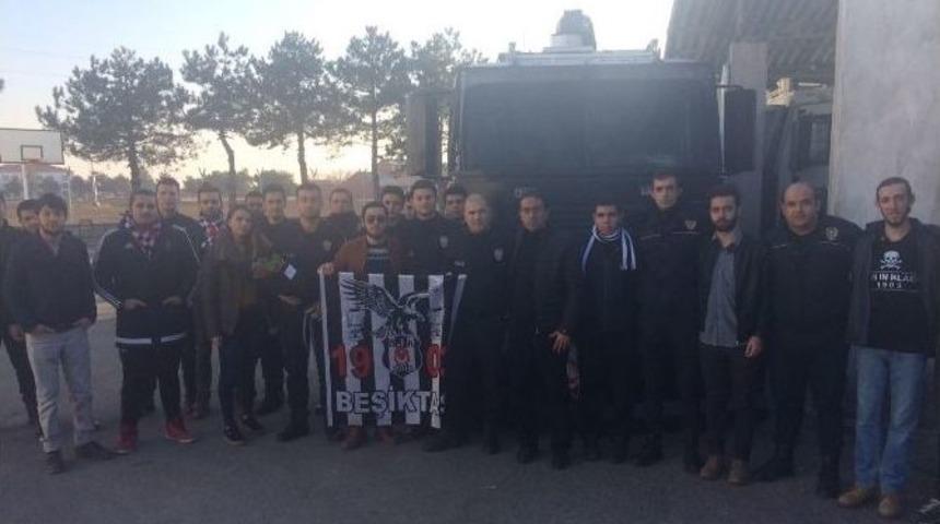 Beşiktaşlılardan Polislere Taziye Ziyareti