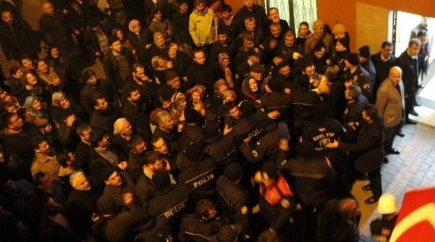 Şehidin Yakınlarının Feryadı Y&uuml;rekleri Dağladı