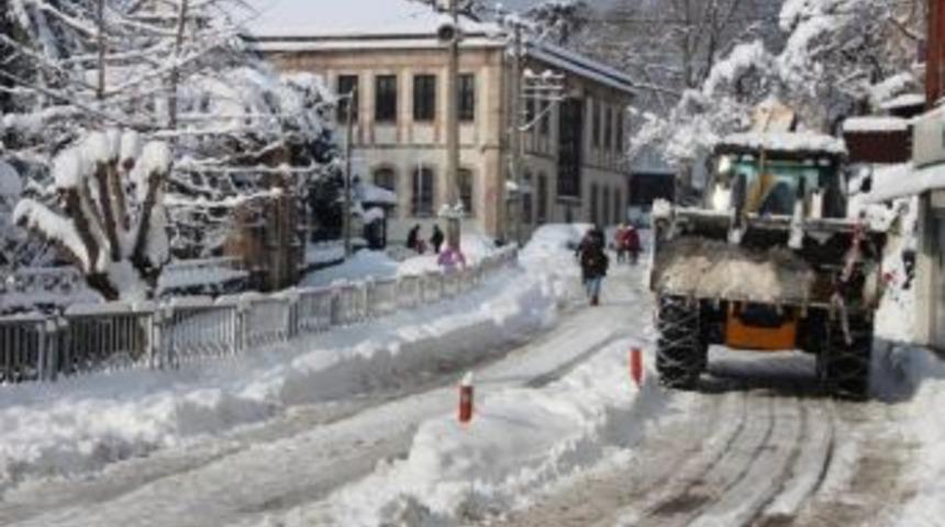 Giresun&rsquo;un Şebinkarahisar İl&ccedil;esinde Eğitime Kar Engeli