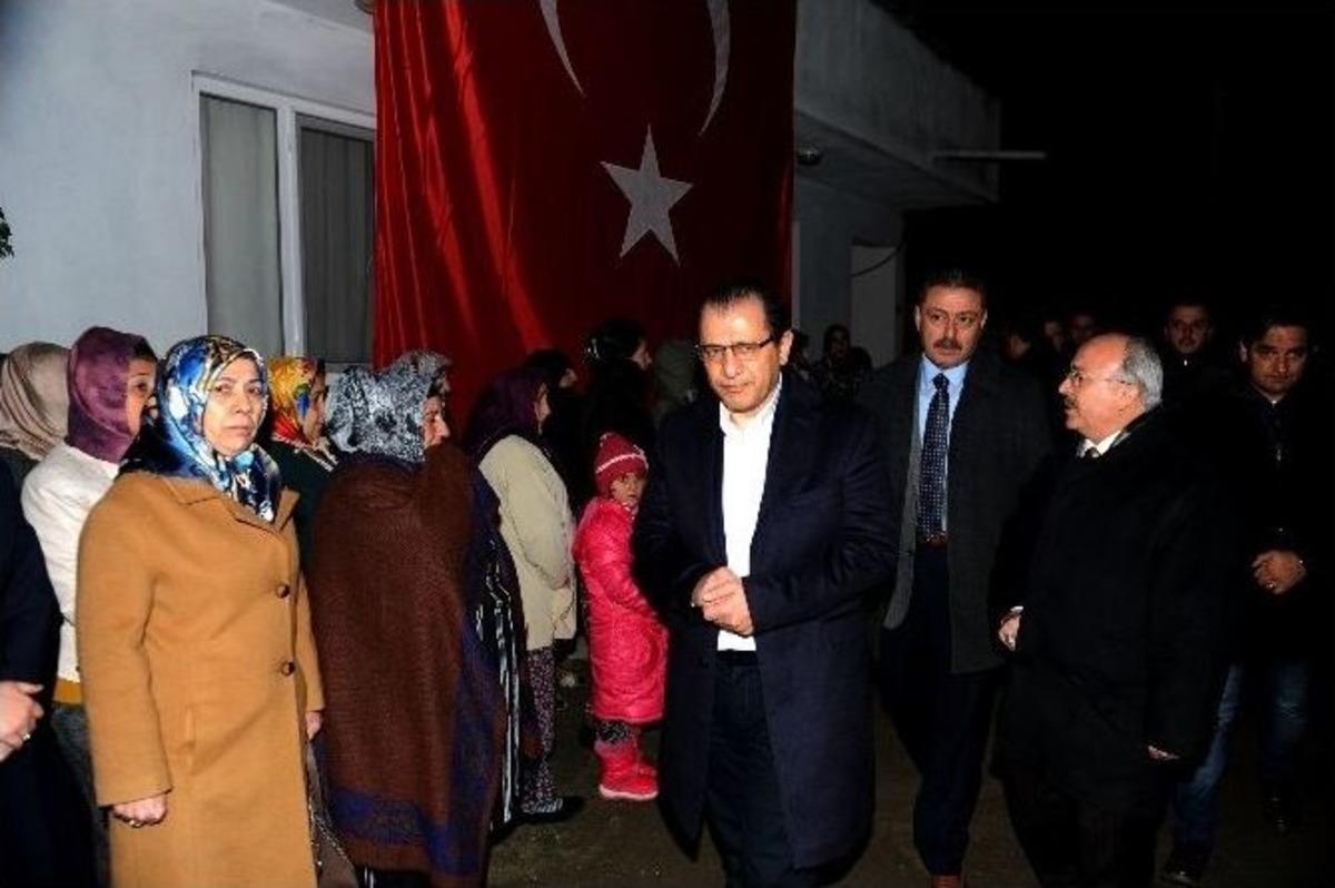 Kandil Gecesi Şehit Oğullarının Taziyesini Kabul Ettiler
