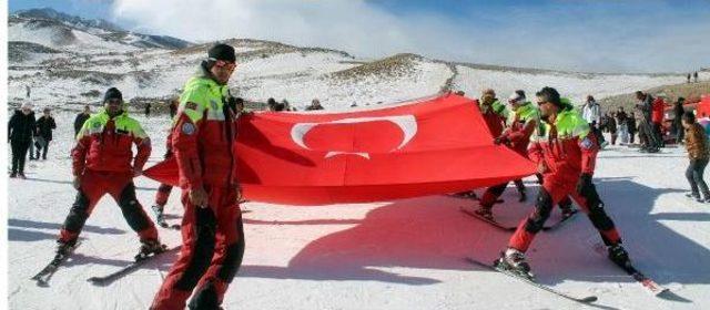 Erciyes Dağı'nda Şehitler Için Bayraklı 'saygı Inişi'