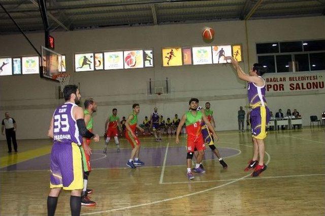 Bağlar Belediyesi Basketbol Takımı Galibiyetlerini Sürdürüyor