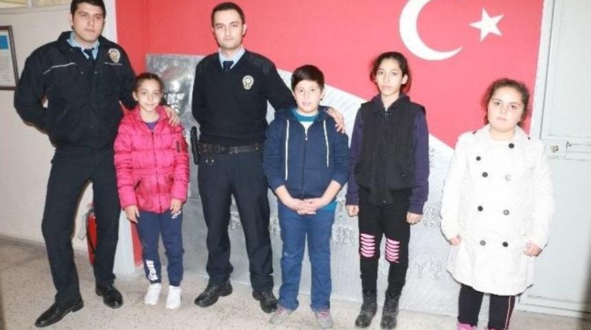 Kırkalı Minik &Ccedil;ocuklardan Polis Noktasına Destek Ziyareti