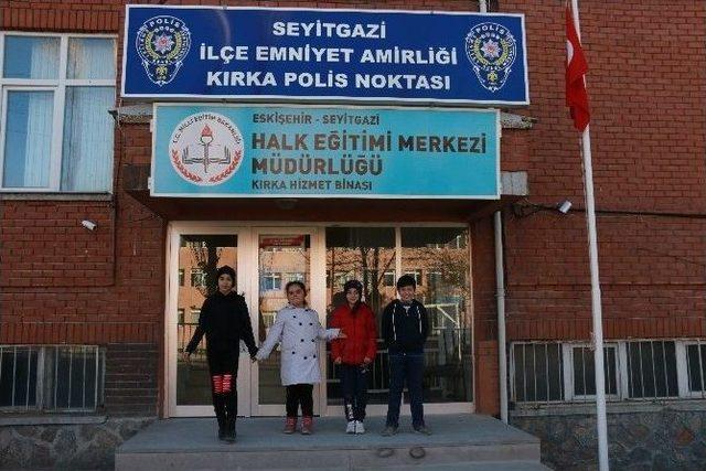 Kırkalı Minik Çocuklardan Polis Noktasına Destek Ziyareti