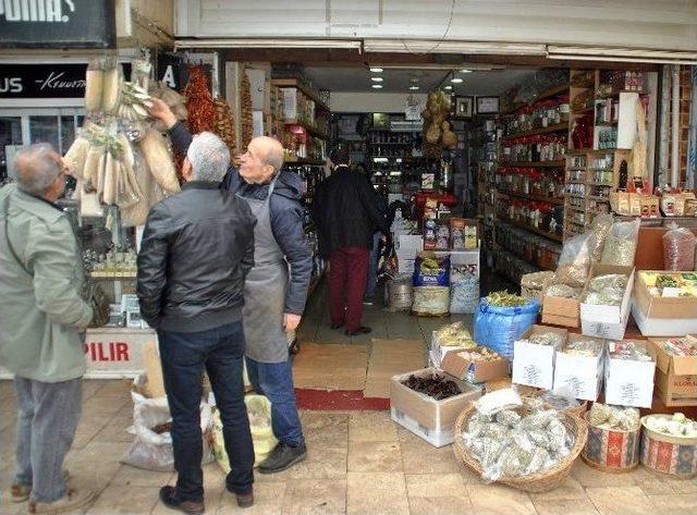 Soğuk Havalar Aktarların Yüzünü Güldürdü