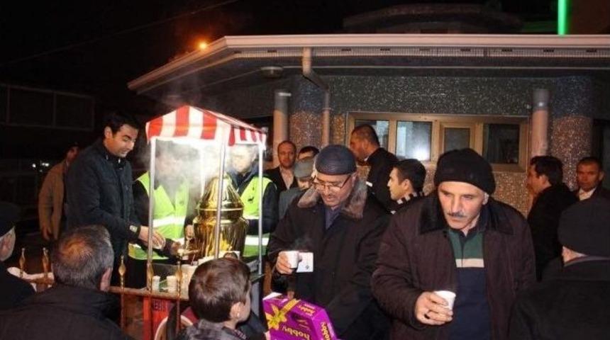 Sungurlu’da Vatandaşlar Camileri Doldurdu