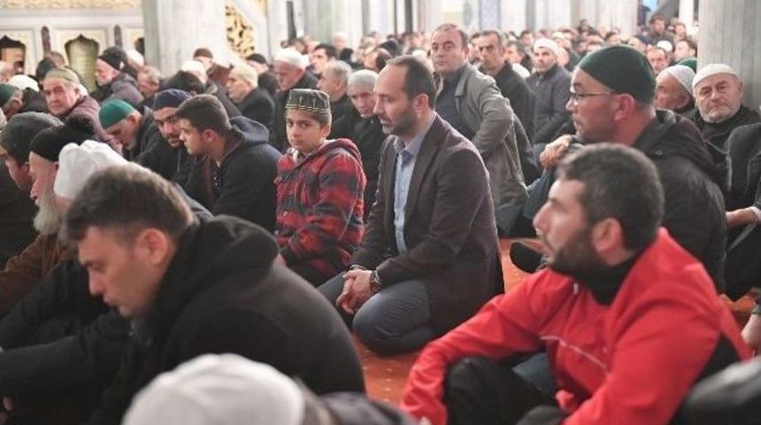 &Uuml;nyeliler Mevlid Kandili&rsquo;nde Camileri Doldurdu