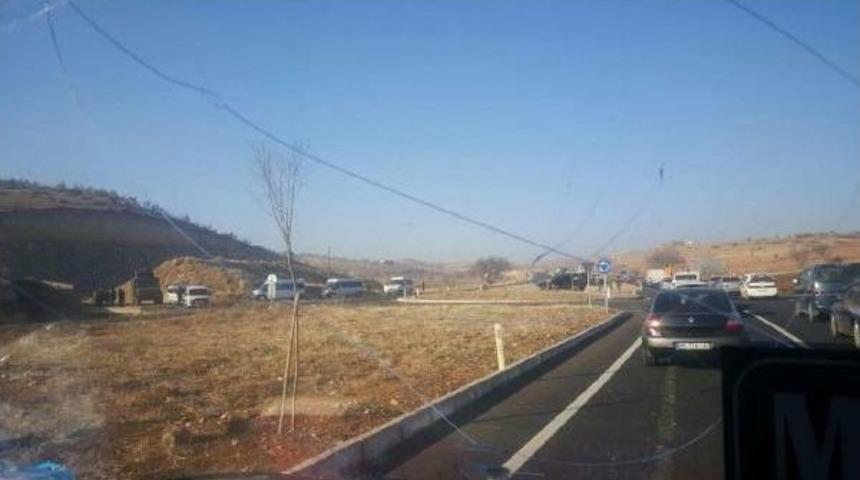 Karayolu Kenarına Tuzaklanan Patlayıcı Kontroll&uuml; Patlatıldı