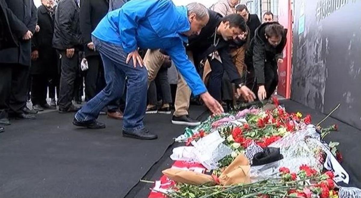 Beşiktaş Şehitlerine Karanfilli Anma