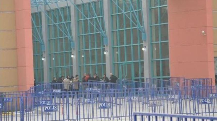 Fet&ouml;'n&uuml;n 72 Sanıklı Tavas Davası Başladı