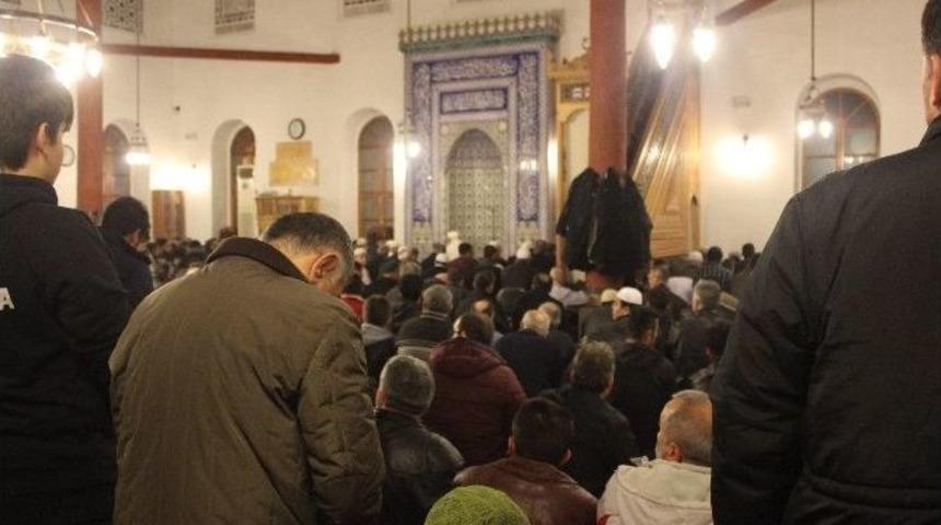 Kandilde Camiler Doldu Taştı