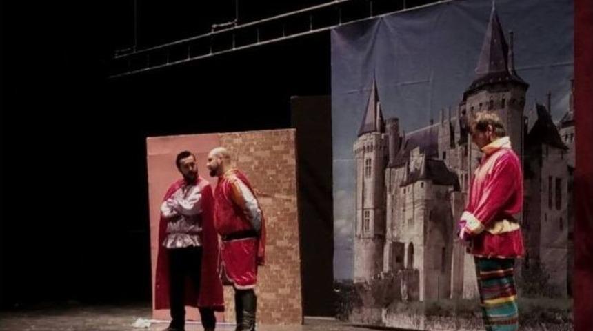 Bilecik&rsquo;te &Ccedil;ocuklar Sindirella Adlı Tiyatro Oyunu İle Buluştu