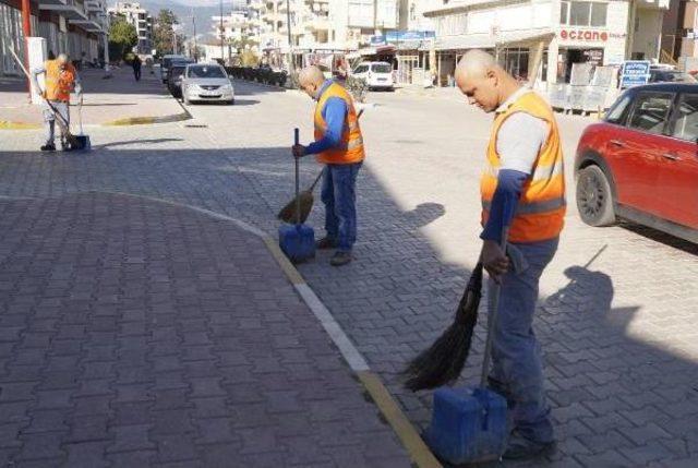 Kanser Tedavisi Gören Koordinatöre Destek Için 60 Personel Saçlarını Kazıttı