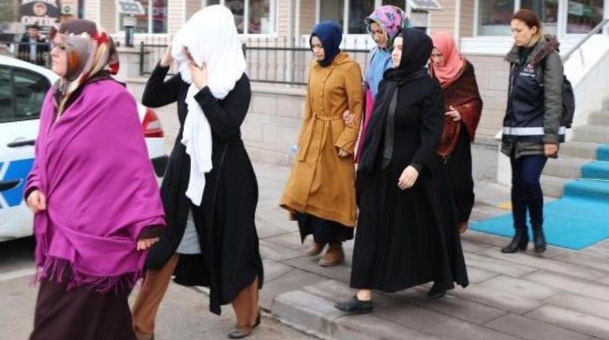 Fet&ouml; Dershanelerinde G&ouml;revli 6'sı Kadın 7 Kişi Adliyede