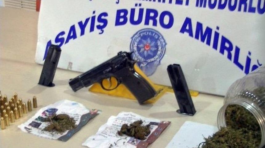 3 Kilo Esrar, Tabanca Ve Mermiler Ele Ge&ccedil;irildi