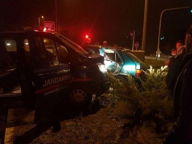 Jandarma Minibüsü İle Otomobil Çarpıştı: 7 Yaralı
