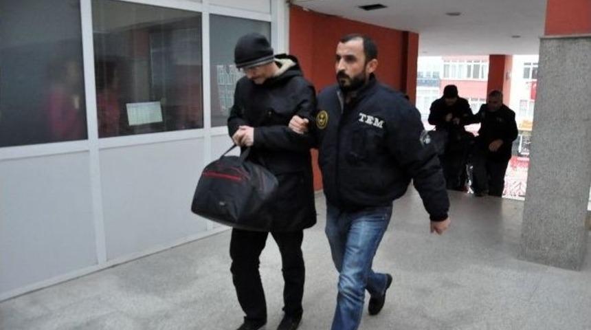 Kocaeli&rsquo;de 3 &Ouml;ğretmen 7 Polis Fet&ouml;&rsquo;den Adliyeye Getirildi