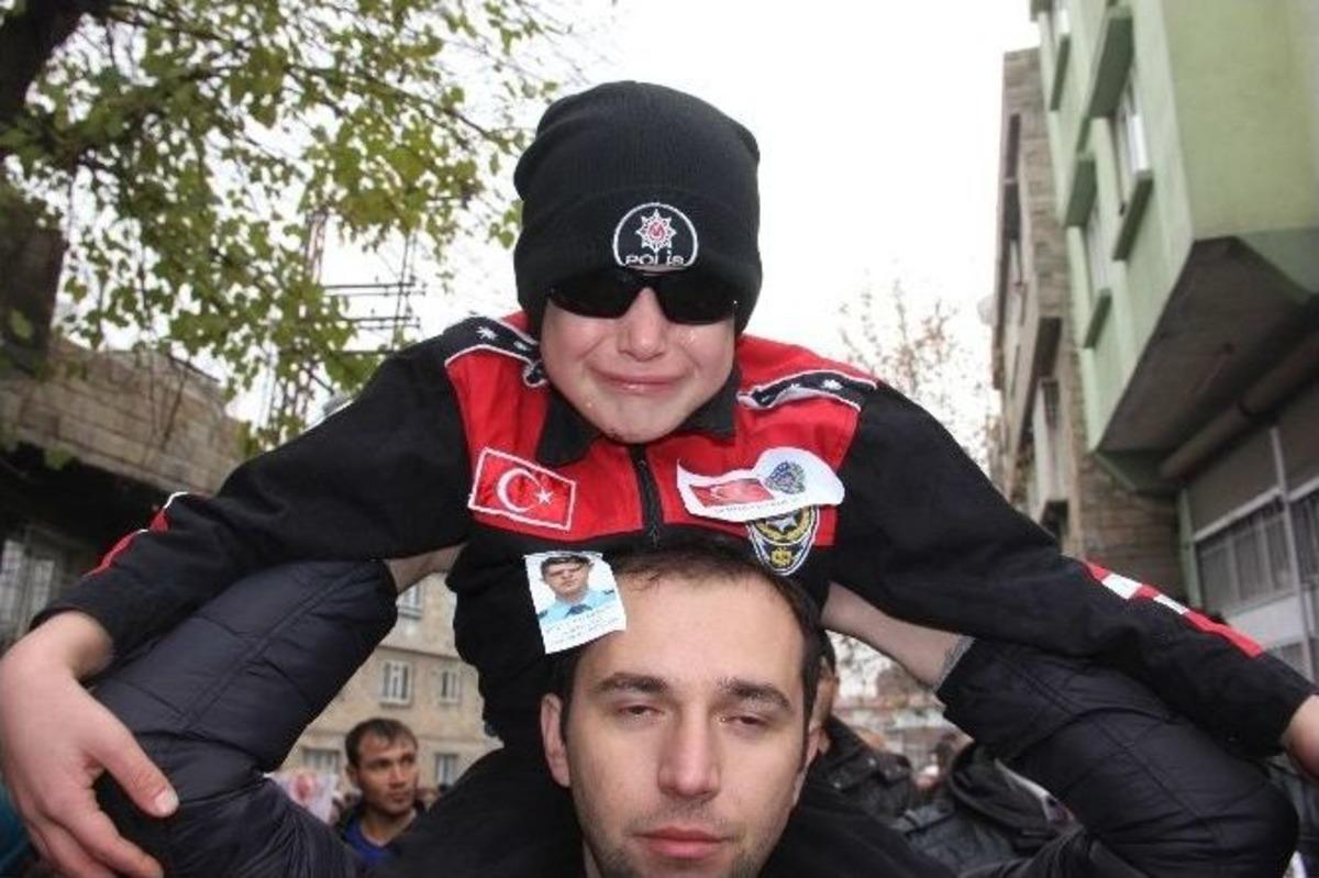 Gaziantepli Şehit Polis Adem Serin Son Kez Baba Ocağında