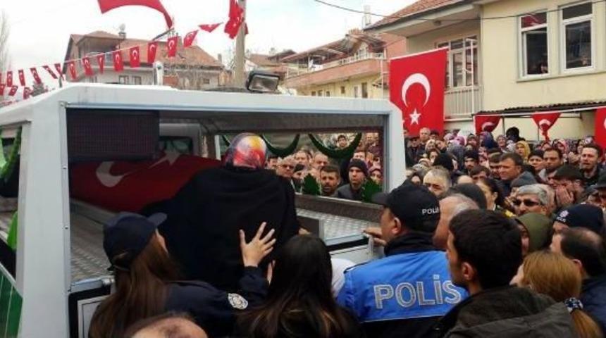 Şehit Polisin Babası: Yavrum B&ouml;yle Mi Gelecektin
