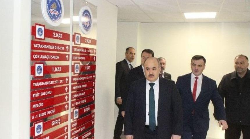 Vali Dağlı, &Ouml;ğrenci Yurtlarını Gezdi